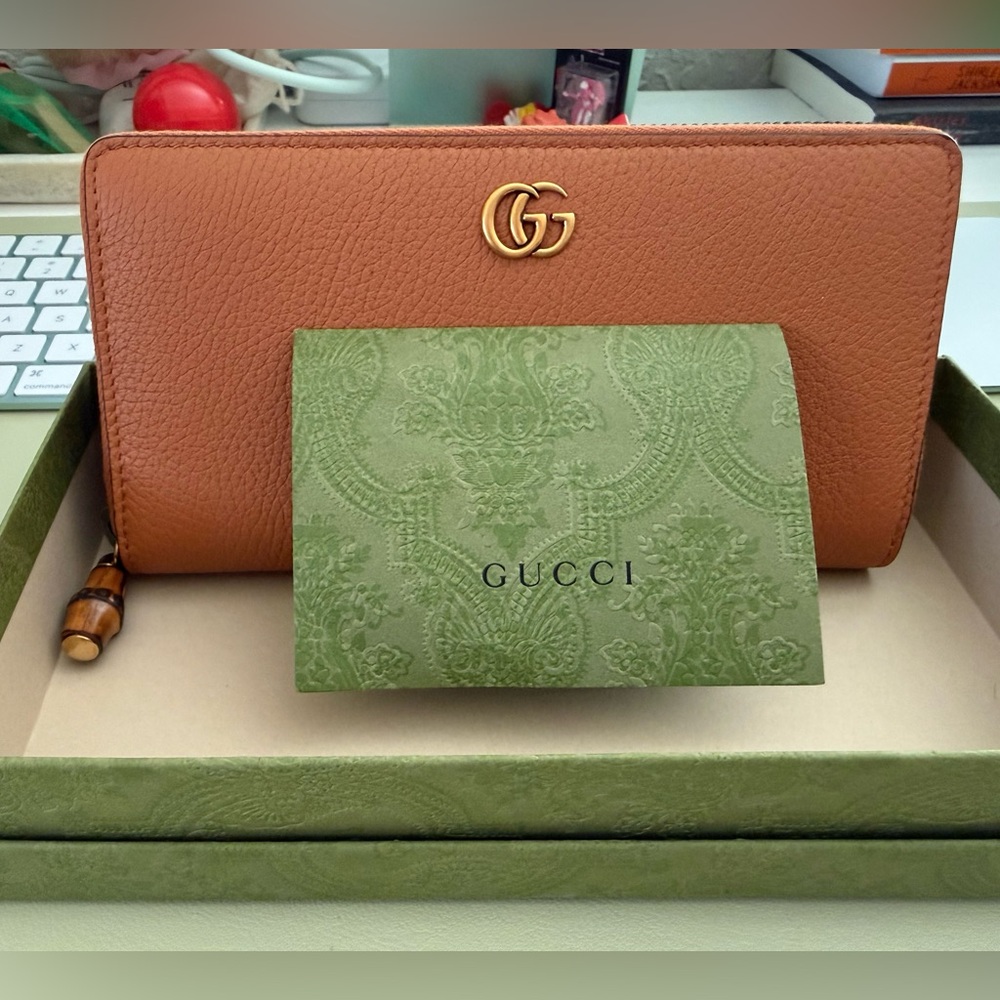 Gucci Brown Leather Wallet with Bamboo Handle (Large)